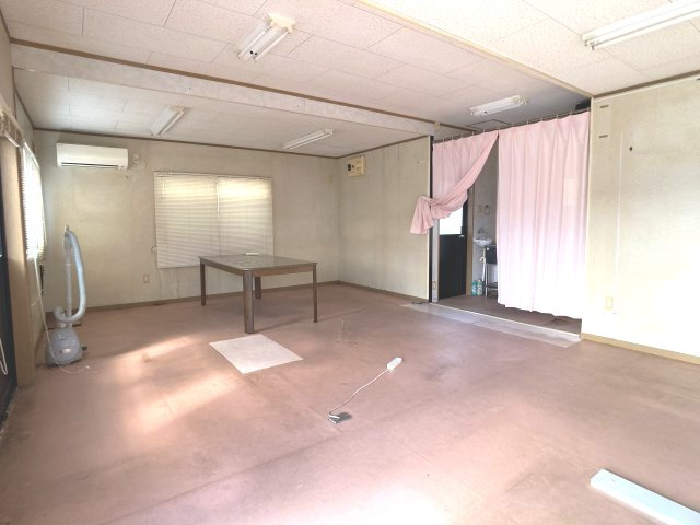 感田店舗事務所のロビー