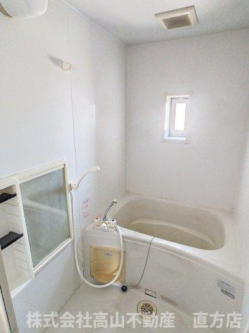 直方市溝堀２丁目のアパートの浴室