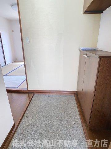直方市溝堀２丁目のアパートの玄関