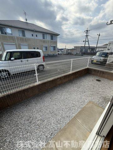 シャーメゾン頓野 B棟の庭