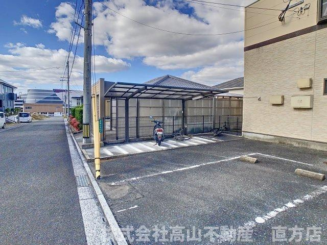 シャイン湯野原の駐車場