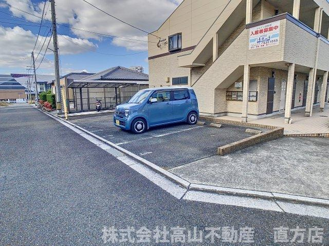 シャイン湯野原の駐車場