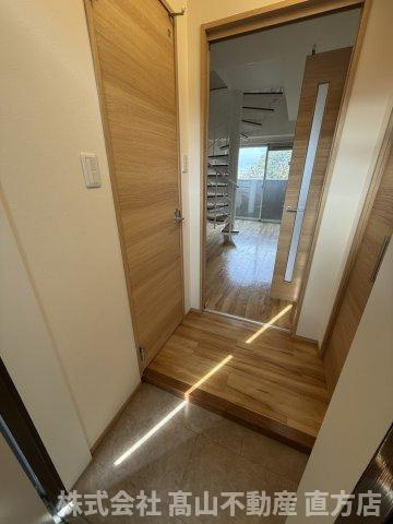 ブルーダイヤモンド中間の玄関