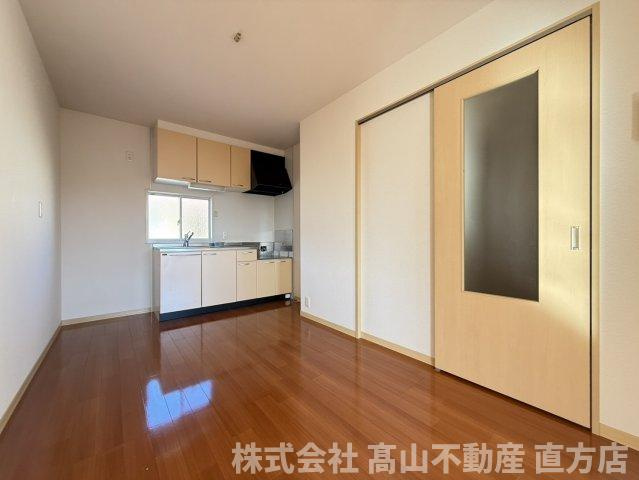 バリュージュB棟の居間・リビング