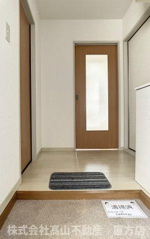 ドミール ルナAの玄関