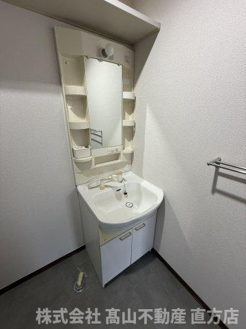 宮若市本城のアパートの洗面所