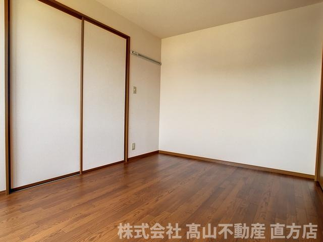 直方市大字植木のアパートの洋室
