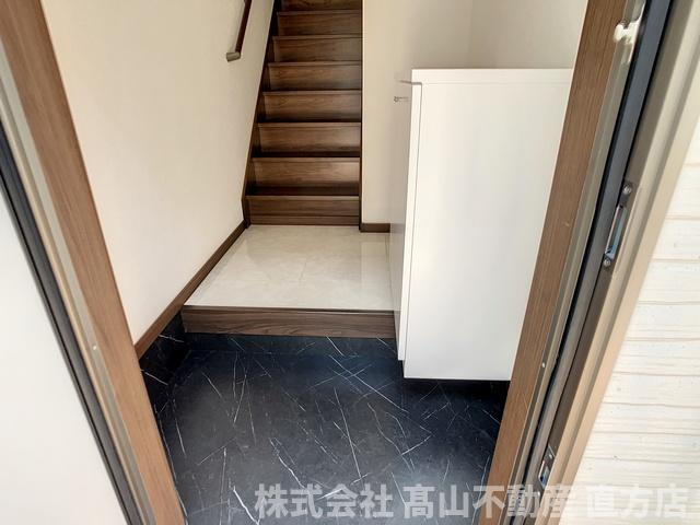 ヴィオーレ直方の玄関