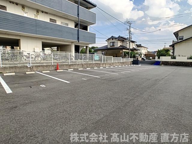 ヴィオーレ直方の駐車場