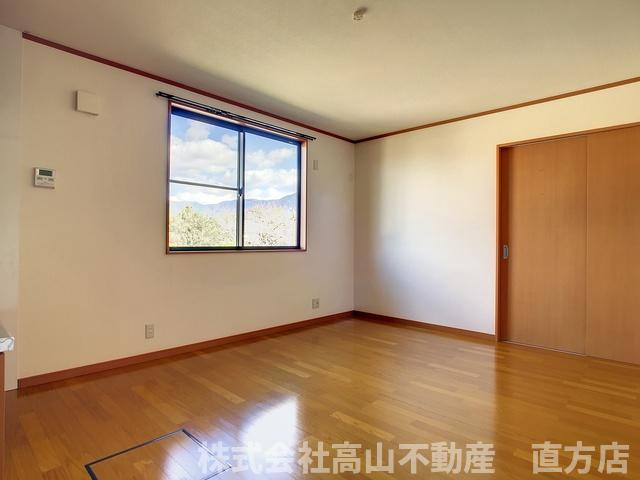 フォーレスト頓野の居間・リビング