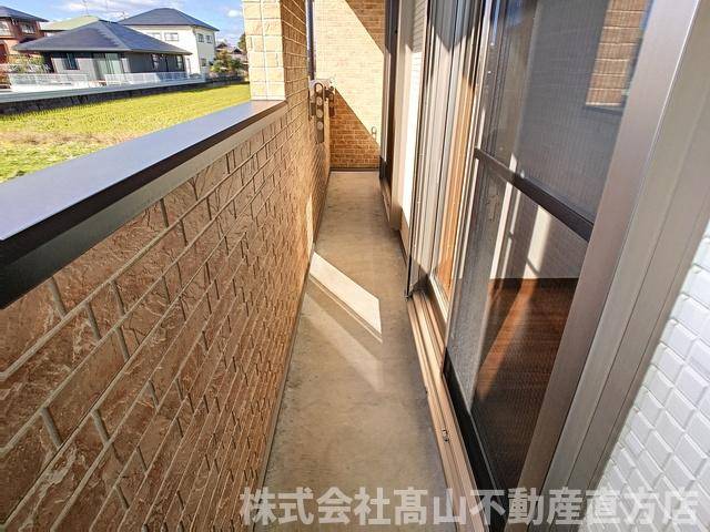 直方市大字感田のアパートのバルコニー