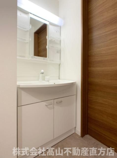 直方市大字感田のアパートの洗面所