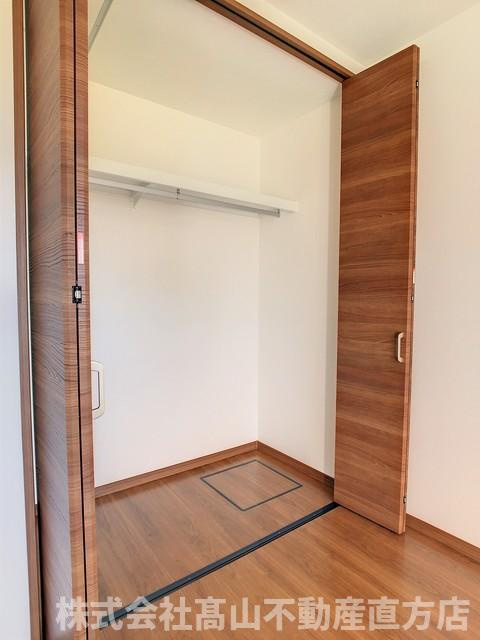 直方市大字感田のアパートの収納