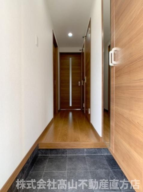 直方市大字感田のアパートの玄関