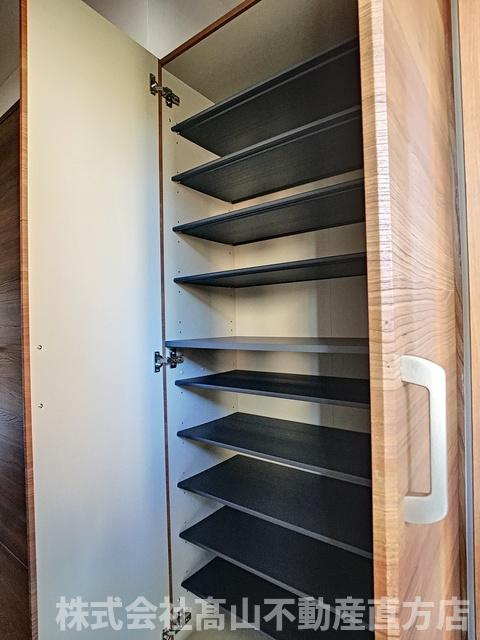 直方市大字感田のアパートの玄関