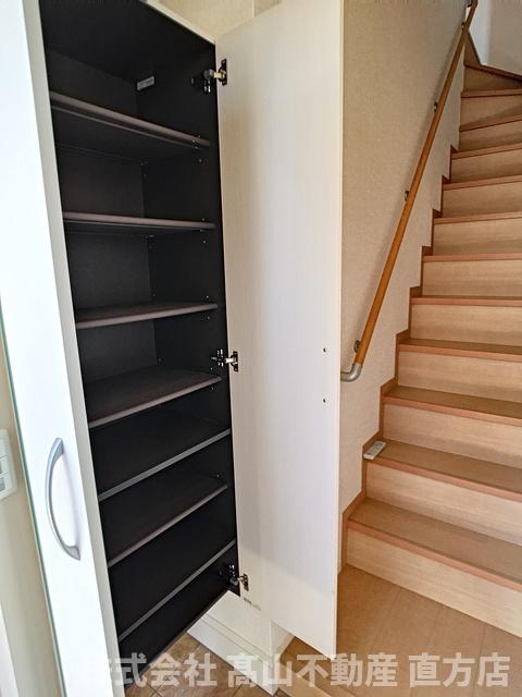 直方市大字植木のアパートの玄関