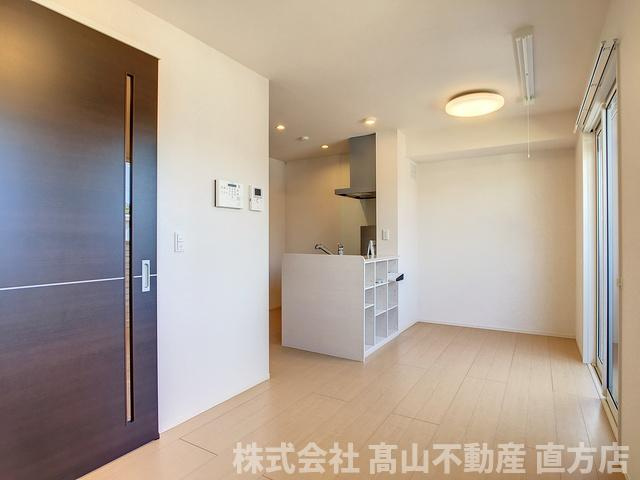 直方市大字植木のアパートの居間・リビング