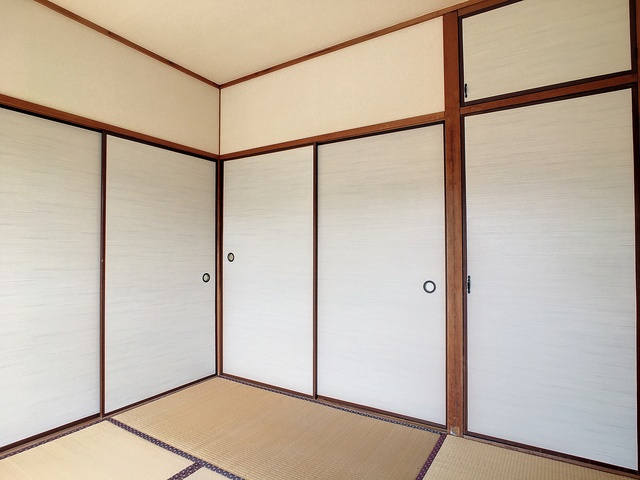 直方市大字植木のアパートの和室