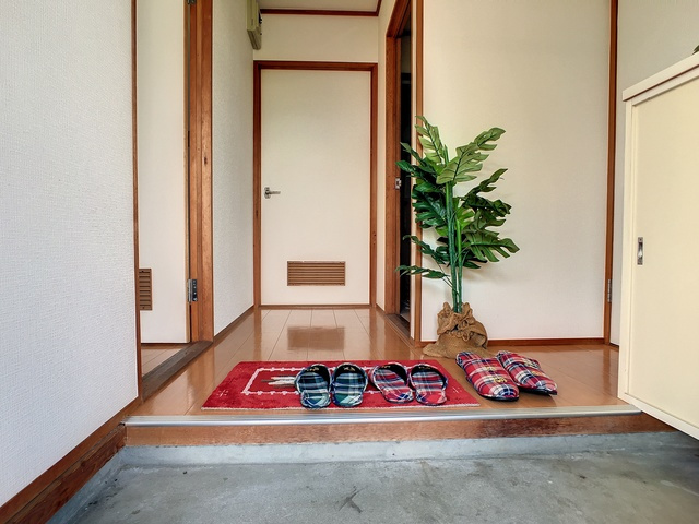 直方市大字植木のアパートのエントランス