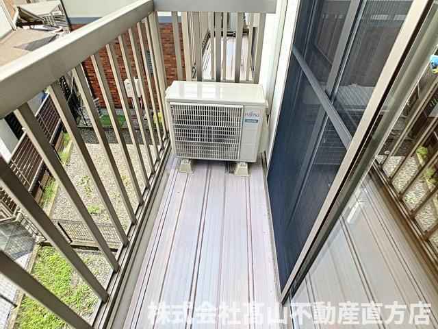 直方市大字感田のアパートのバルコニー