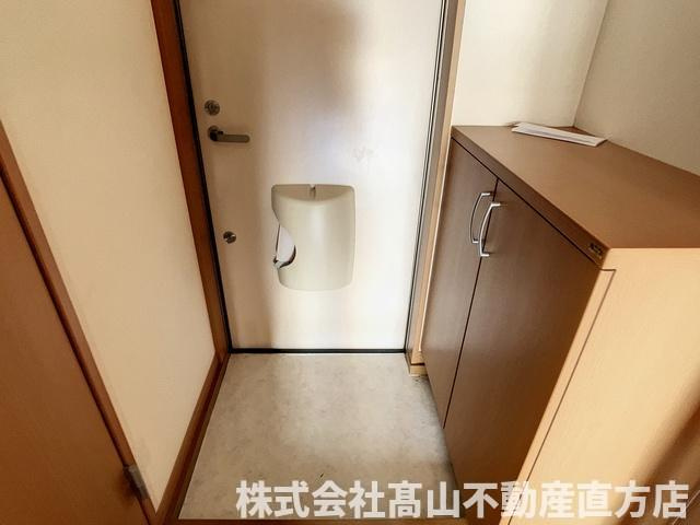 直方市大字感田のアパートの玄関