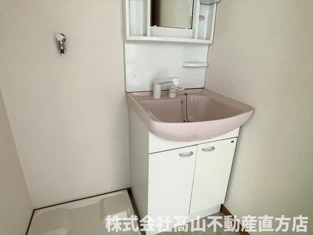 直方市大字感田のアパートの洗面所