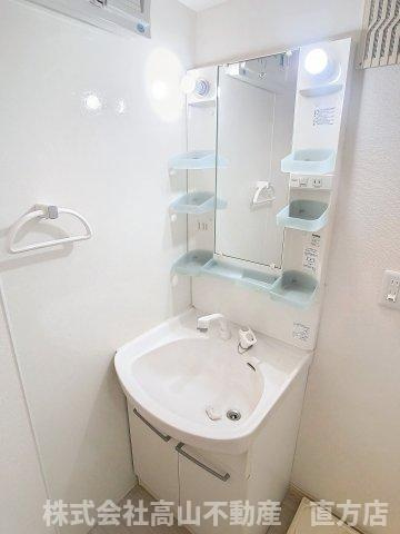 直方市新知町のアパートの洗面所