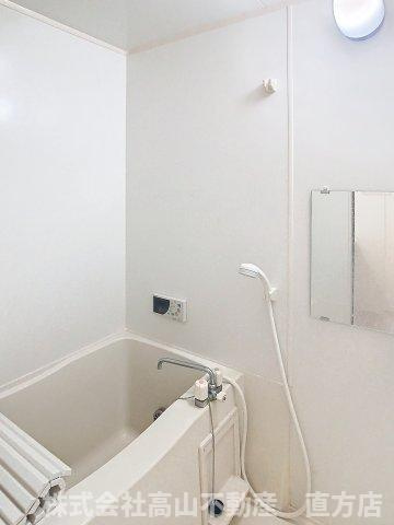 直方市新知町のアパートの浴室