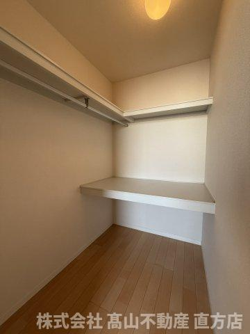 直方市大字感田のアパートの収納