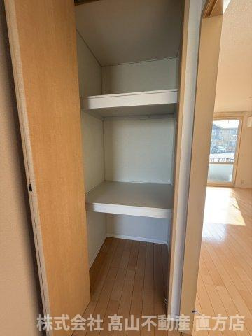 直方市大字感田のアパートの収納