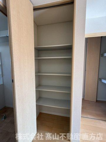 直方市大字感田のアパートの収納