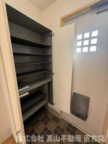 直方市大字感田のアパートの収納