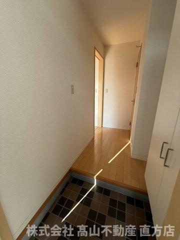 直方市大字感田のアパートの玄関