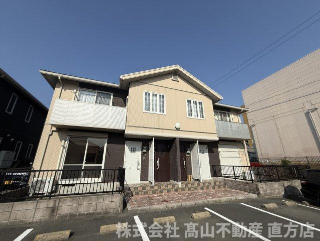 直方市大字感田のアパートの外観