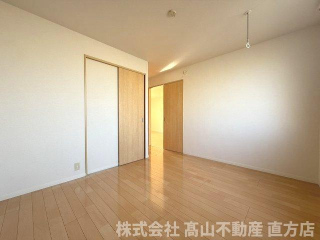 直方市大字感田のアパートの居間・リビング