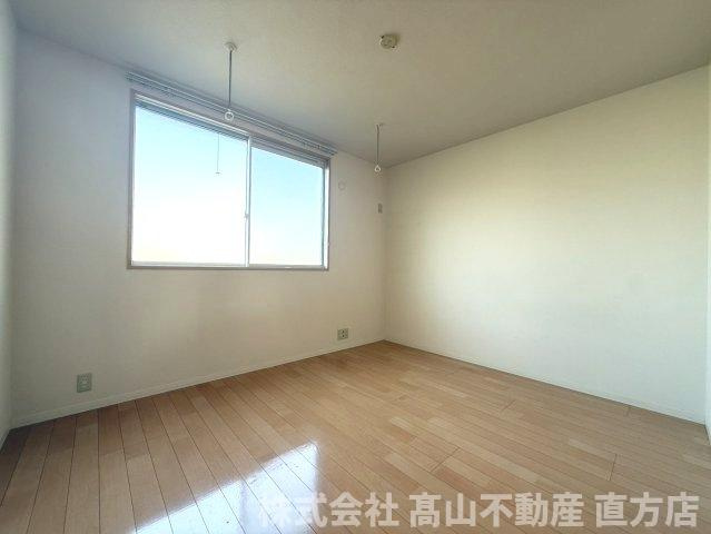 直方市大字感田のアパートの居間・リビング