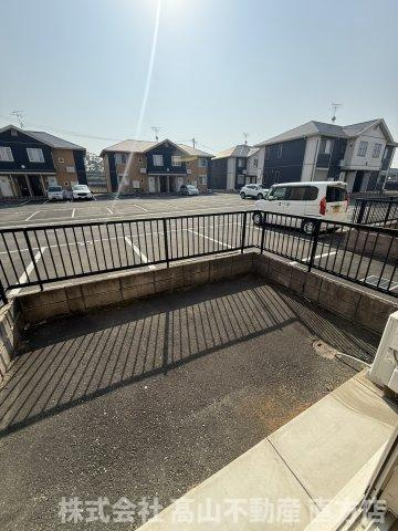 直方市大字感田のアパートのバルコニー