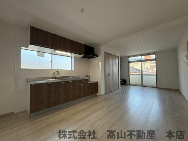 北九州市八幡西区大浦１丁目のアパートの居間・リビング