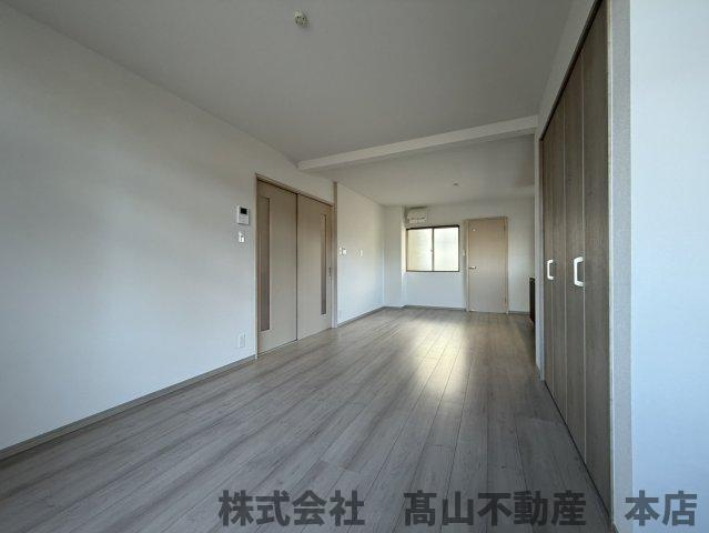 北九州市八幡西区大浦１丁目のアパートの居間・リビング