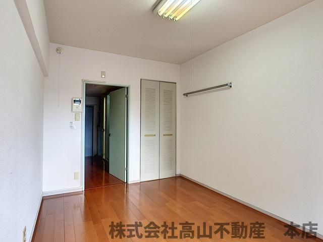 ジュネスシティ宮の前の洋室