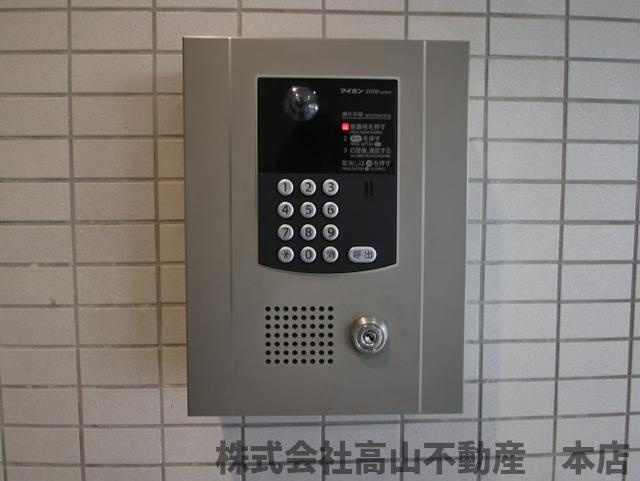 ジュネスシティ宮の前のセキュリティ