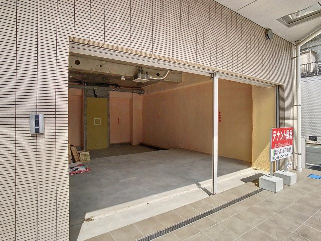 レジェンド赤間駅前テナントのエントランス