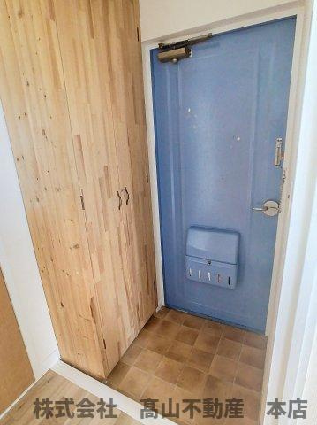 日の里東住宅1棟の玄関