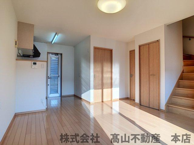 フェリーチェ桜壱番館の居間・リビング