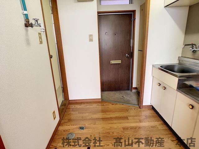 コーポしらいしAのエントランス