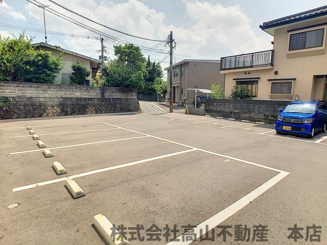 ジェニファーⅢの駐車場