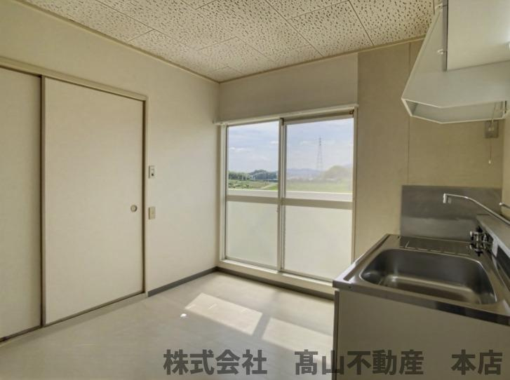 ドミール赤間苑の居間・リビング