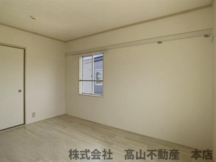 ドミール赤間苑の洋室