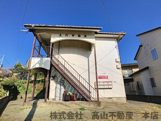 土穴幸福荘の駐車場