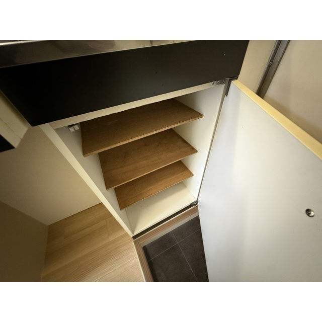 ガザニアの内装